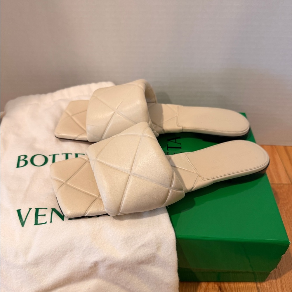 Bottega Veneta Women's Ivory Quilted Sandals